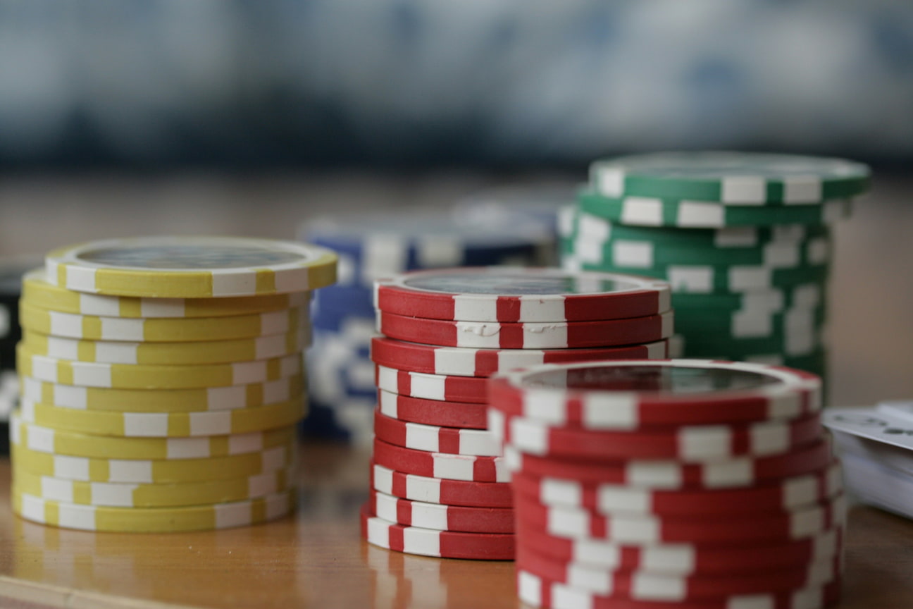 The Evolution of Live Dealer Games: Bridging Real and Virtual Gambling